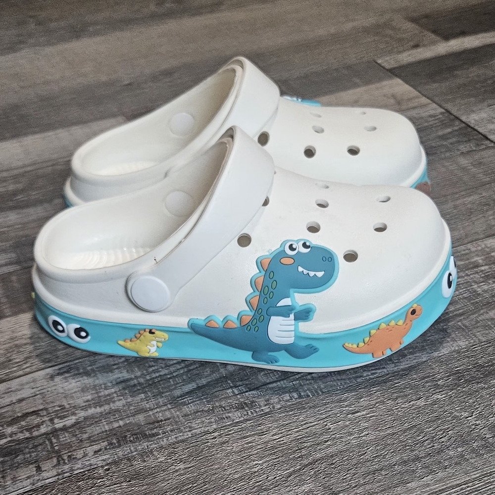 🩷Kids Dinosaurs Clogs Size 2❤️